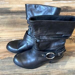 Harley Davidson Size 7 1/1  Black Leather 11 1/2” boots with 2” heel